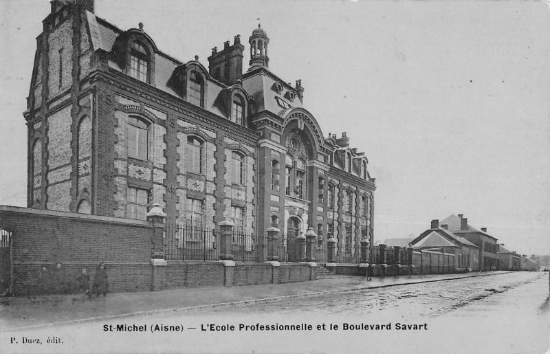 Carte postale ancienne Saint Michel - L'Ecole Professionnelle Et Le Boulevard Savart - cpa émail à Saint-Michel