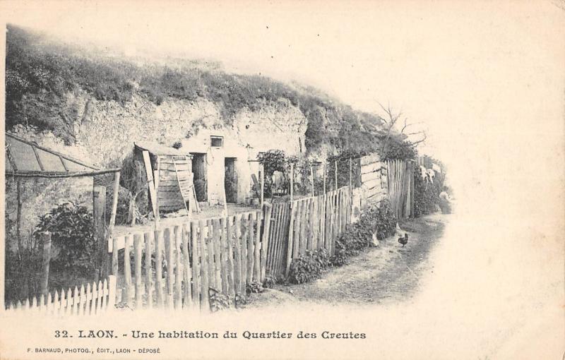 Carte postale ancienne Laon - Uen Habitation Du Quartier Des Creutes à Laon