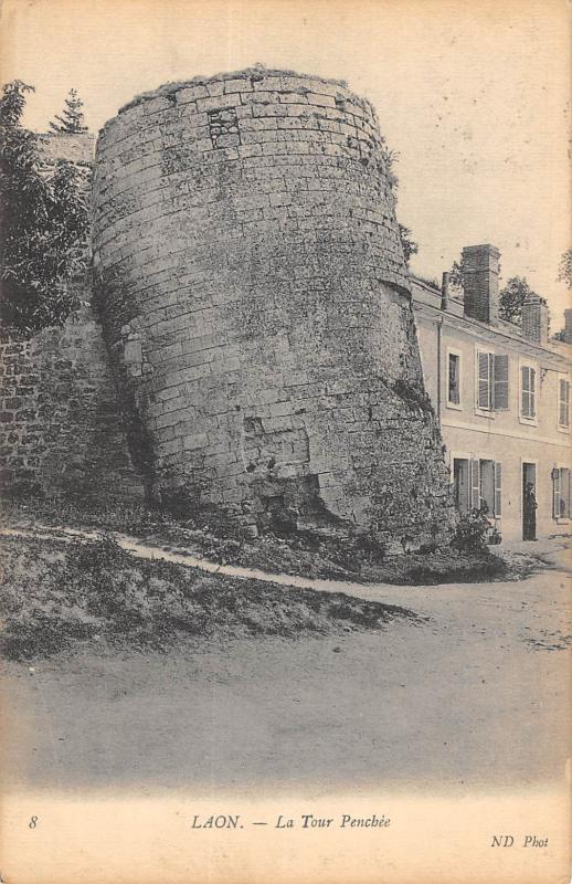 Carte postale ancienne Laon - La Tour Penchee à Laon