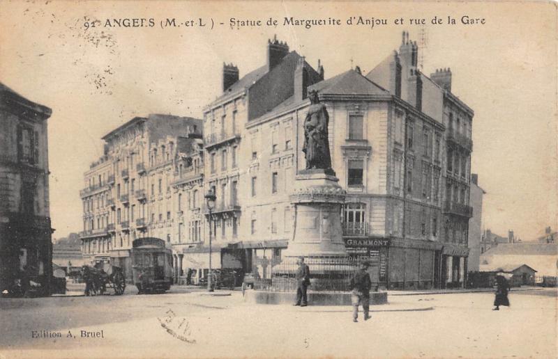 Carte postale ancienne Angers - Statue De Marguerite D'Anjou Et Rue De La Gare à Angers