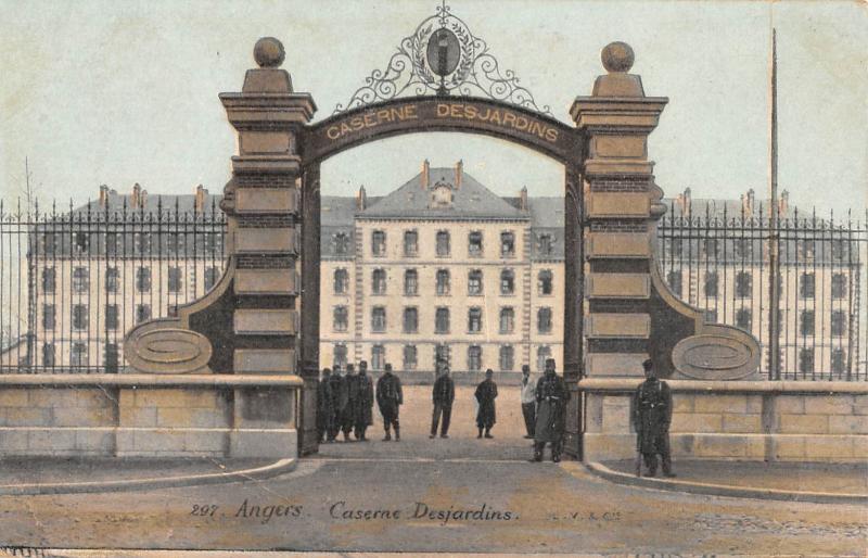 Carte postale ancienne Angers - Caserne Desjardins à Angers