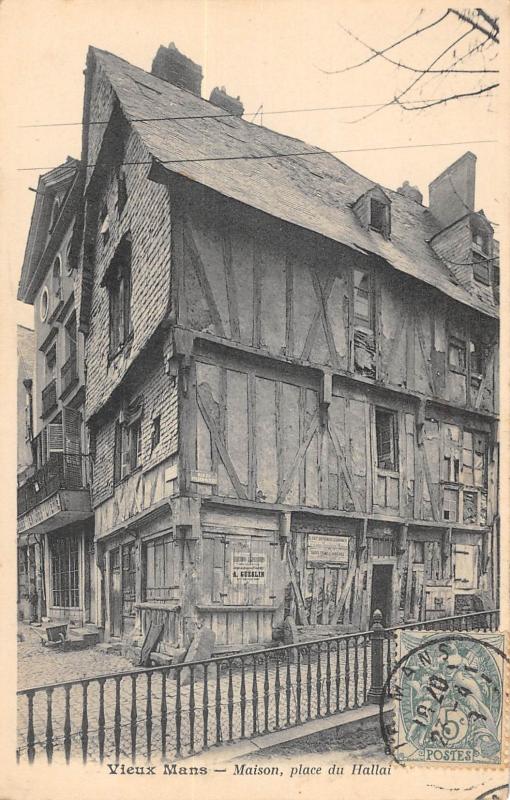 Carte postale ancienne Vieux Mans - Place Du Hallai