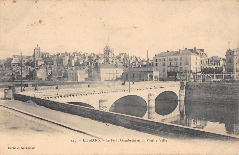 Carte postale ancienne Le Mans - Le Pont Gambetta Et La Vieille Ville au Mans