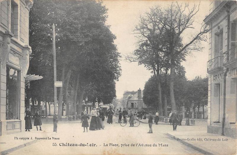 Carte postale ancienne Chateau Du Loir - La Place - Prise De L'Avenue Du Mans