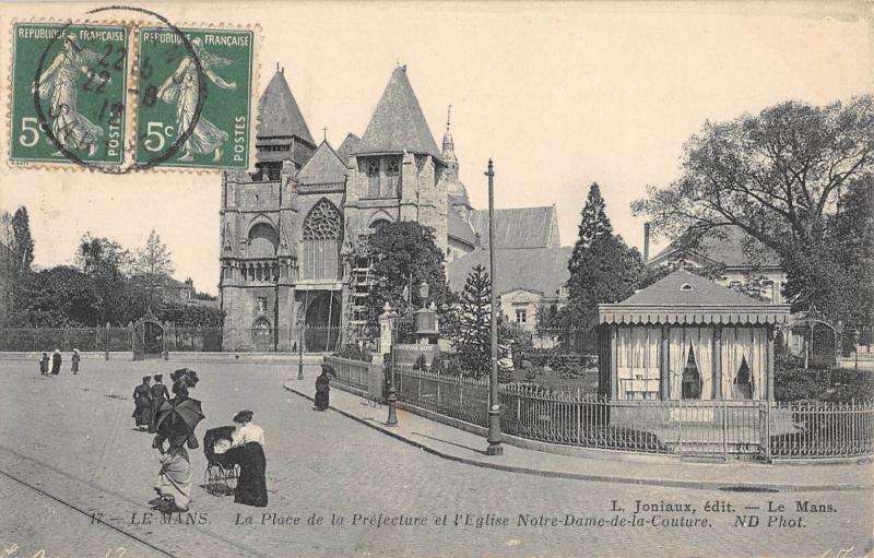 Carte postale ancienne Le Mans - La Place De La Prefecture au Mans