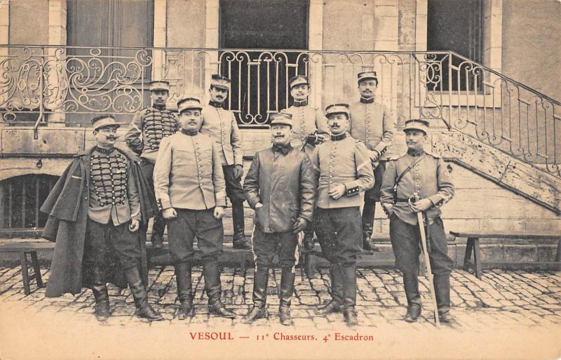 Carte postale ancienne Vesoul - 11e Chasseurs - 4e Escadron à Vesoul