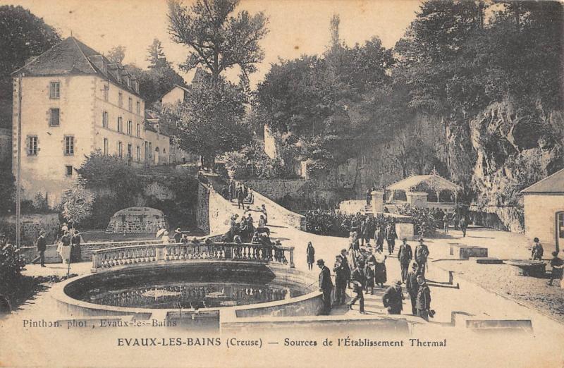 Carte postale ancienne Evaux Les Bains - Source De L'Etablissement Thermal à Évaux-les-Bains