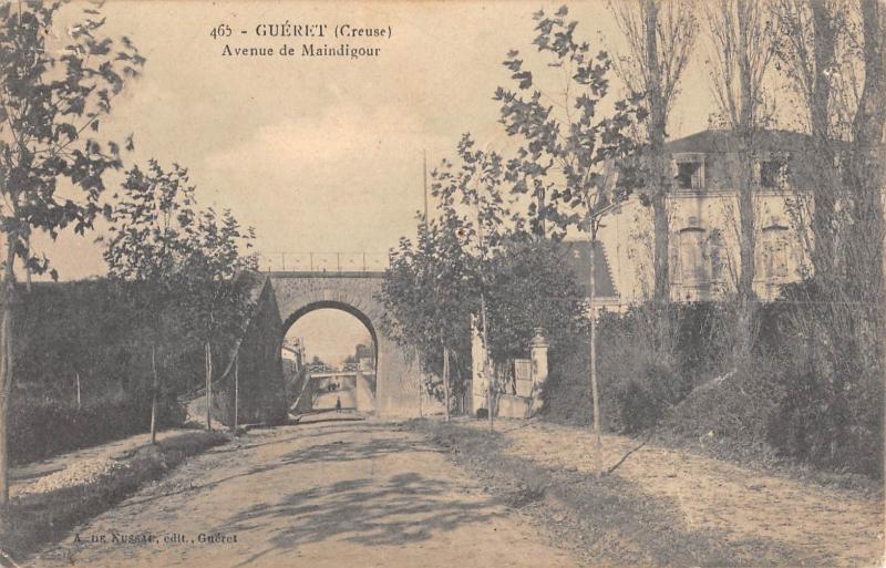 Carte postale ancienne Gueret - Avenue De Maindigour à Guéret