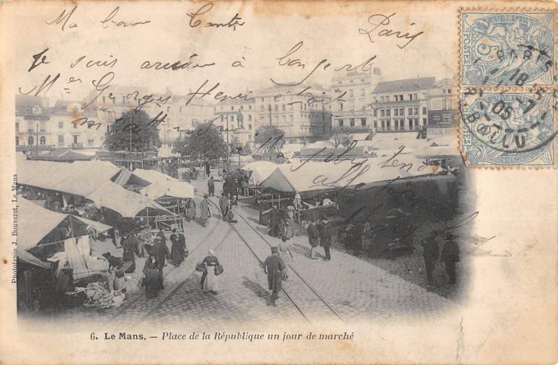 Carte postale ancienne Le Mans - Place De La Republique Un Jour De Marche au Mans
