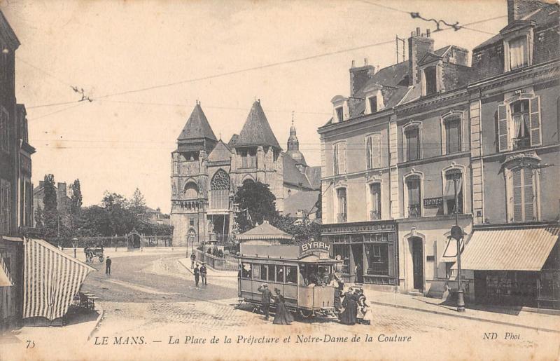 Carte postale ancienne Le Mans - La Place De La Prefecture Et Notre Dame De La Couture au Mans