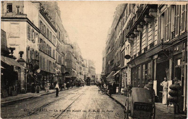 Carte postale ancienne La Rue de Passy à Paris 16e