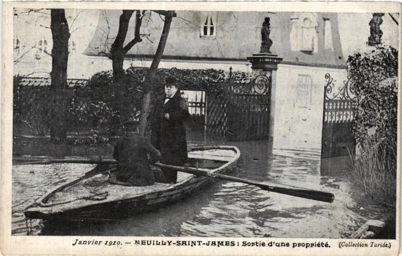 Carte postale ancienne Neuilly Saint-James Sortie d'unée propriété