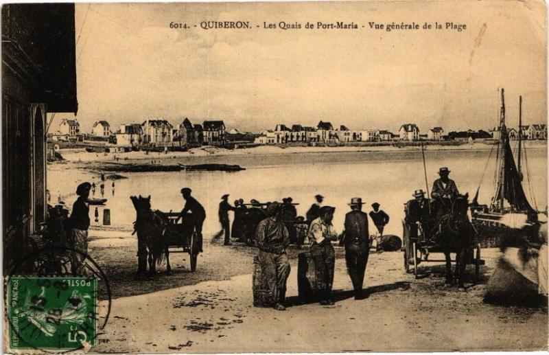 Carte postale ancienne Quiberon - Les Quais de Port-Marie - Vue générale de la Plage à Quiberon