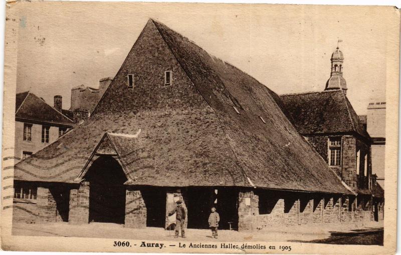 Carte postale ancienne Auray - Le Anciennes Halles demolies en 1905 à Auray