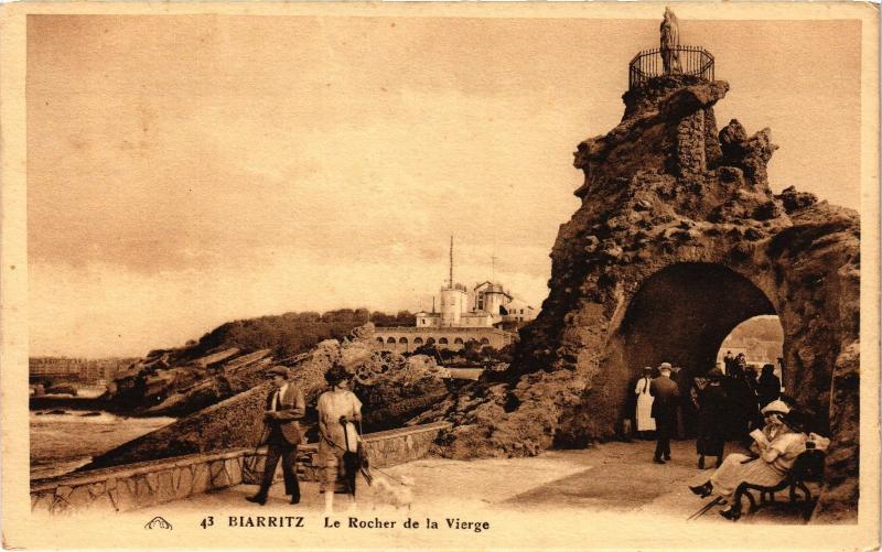 Carte postale ancienne Biarritz - Le Rocher de la Vierge à Biarritz