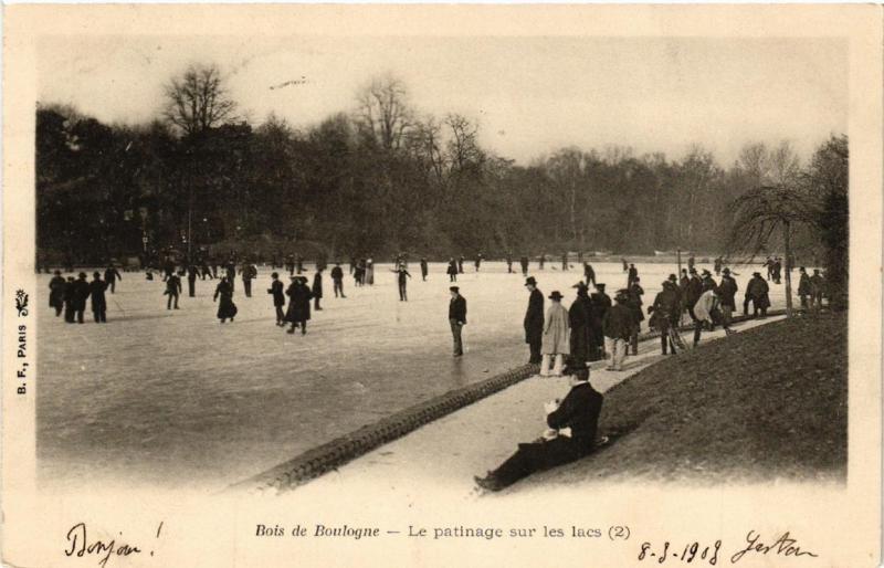 Carte postale ancienne Bois de Boulogne - Le patinage sur les lacs à Paris 16e