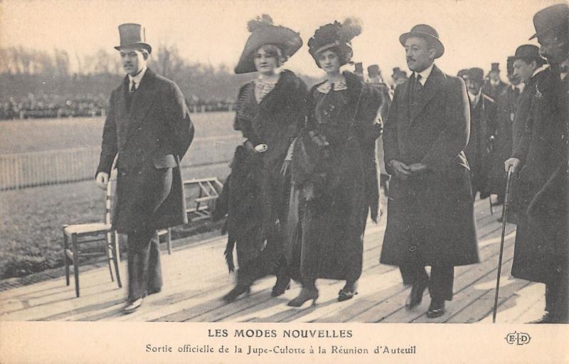 Carte postale ancienne Paris - Les Modes Nouvelles - Sortie Officielle De La Jupe Culotte A La R à Paris