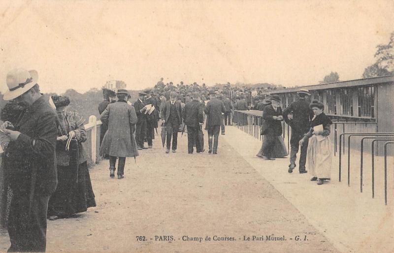 Carte postale ancienne Paris - Champ De Courses - Le Paris Mutuel à Paris