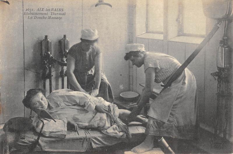 Carte postale ancienne Aix Les Bains - Etablissement Thermal - La Douche Massage à Aix-les-Bains
