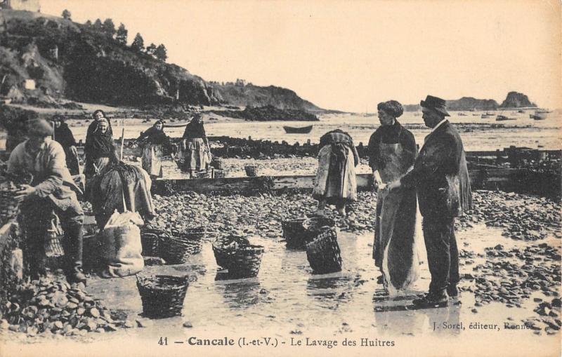 Carte postale ancienne Cancale - Le Lavage Des Huitres à Cancale