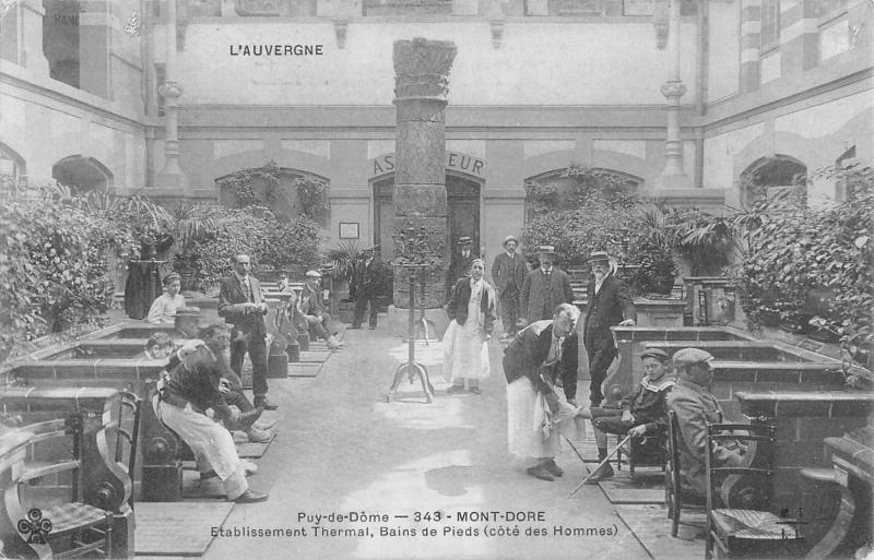 Carte postale ancienne Mont Dore - Etablissement Thermal - Bains De Pieds - Cote Hommes à Mont-Dore