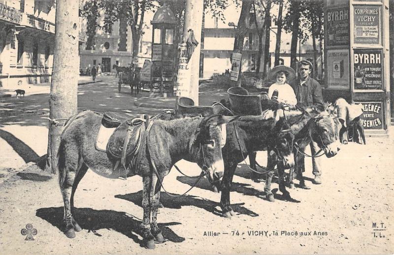 Carte postale ancienne Vichy - La Place Aux Anes à Vichy