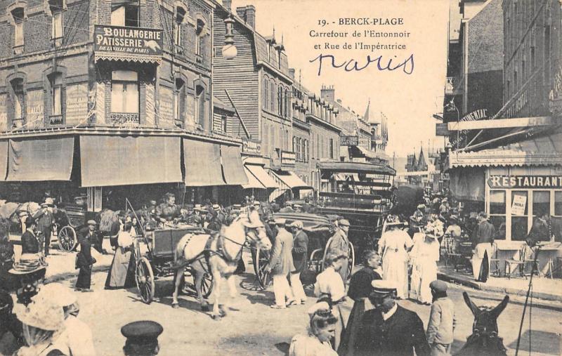 Carte postale ancienne Berck Plage - Carrefour De L'Entonnoir Et Rue De L'Imperatrice à Berck