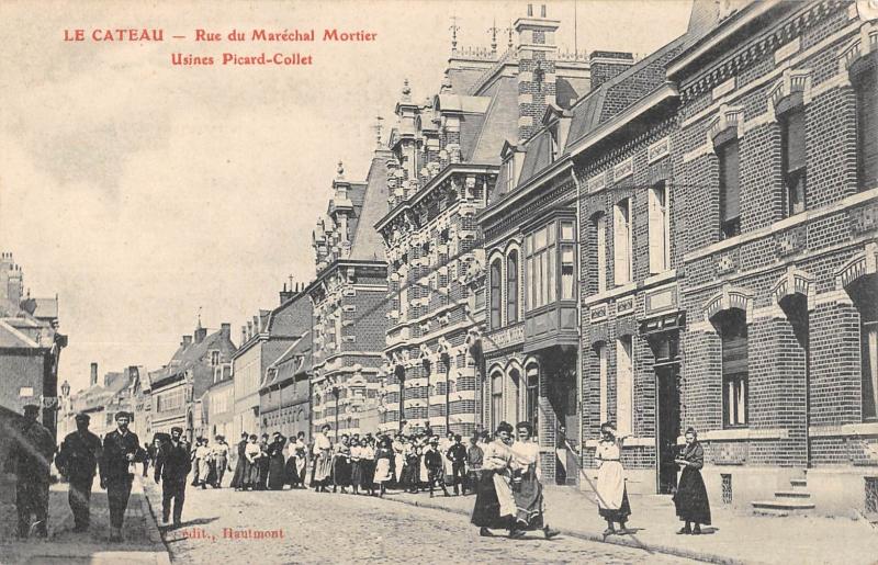 Carte postale ancienne Le Cateau - Rue Marechal Mortier - Usines Picard Collet