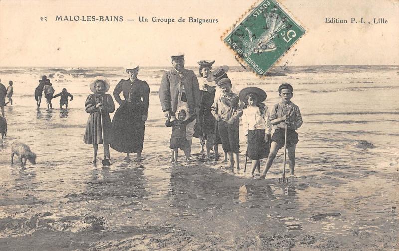 Carte postale ancienne Malo - Un Groupe De Baigneurs