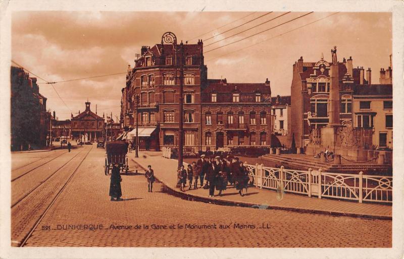Carte postale ancienne Dunkerque - Avenue De La Gare Et Le Monument Aux Marins - cliché rare à Dunkerque