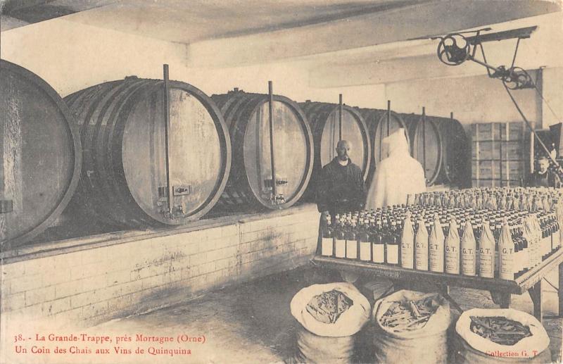 Carte postale ancienne La Grande Trappe - Mortagne - Un Coin Des Chais Aux Vins Quinquina