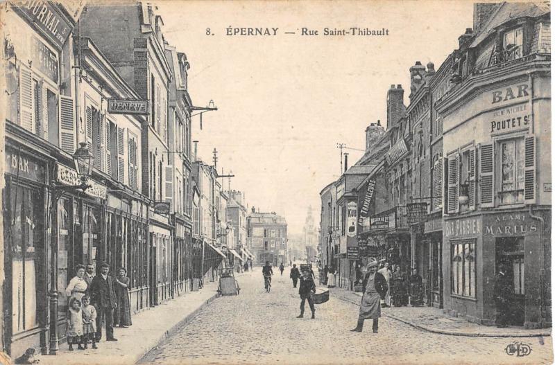 Carte postale ancienne Epernay - Rue Saint Thibault à Épernay