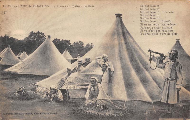 Carte postale ancienne La Vie Au Camp De Chalons - 5HEURES Du Matin - Le Reveil