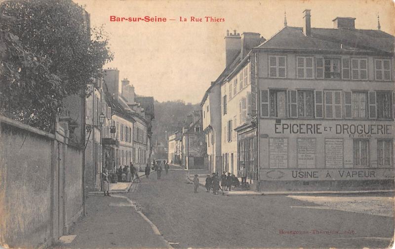 Carte postale ancienne Bar Sur Seine - La Rue Thiers à Bar-sur-Seine