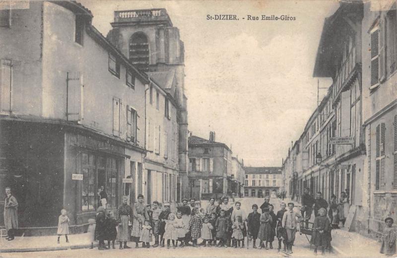Carte postale ancienne Saint Dizier - Rue Emile Giros à Saint-Dizier
