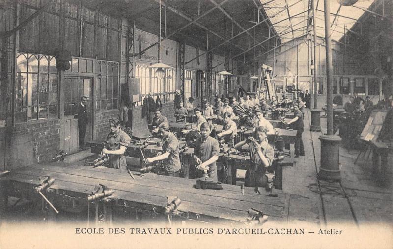 Carte postale ancienne Ecole Des Travaux Publics D'Arcueil Cachan - Atelier à Arcueil