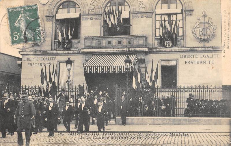 Carte postale ancienne Montreuil Sous Bois - M.berteaux Ministre De La Guerre Sortant De La Mair à Montreuil