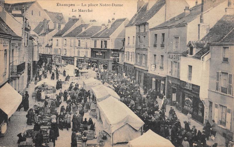 Carte postale ancienne Etampes - La Place Notre Dame - Le Marche à Étampes