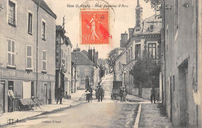 Carte postale ancienne Gien - Rue Jeanne D'Arc - cliché rare à Gien