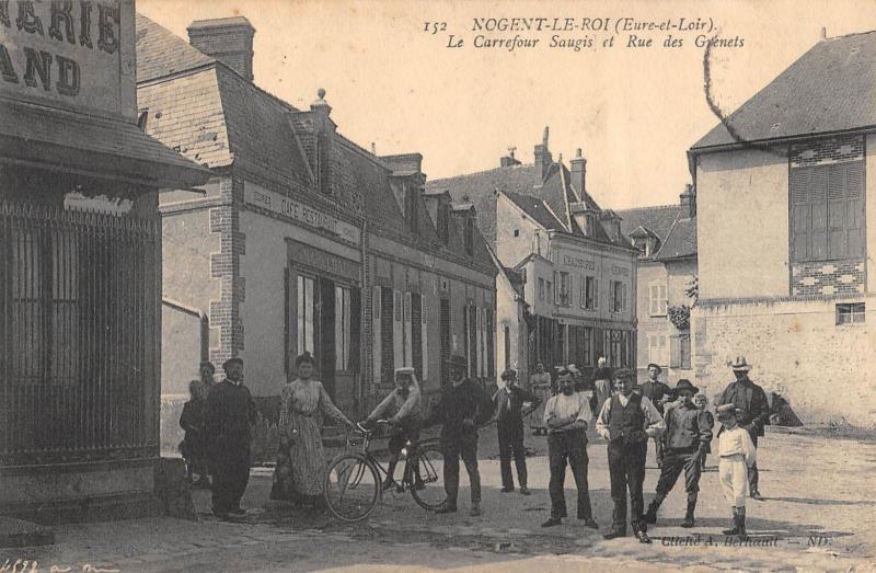 Carte postale ancienne Nogent Le Roi - Le Carrefour Saugis Et Rue Des Grenets à Nogent-le-Roi
