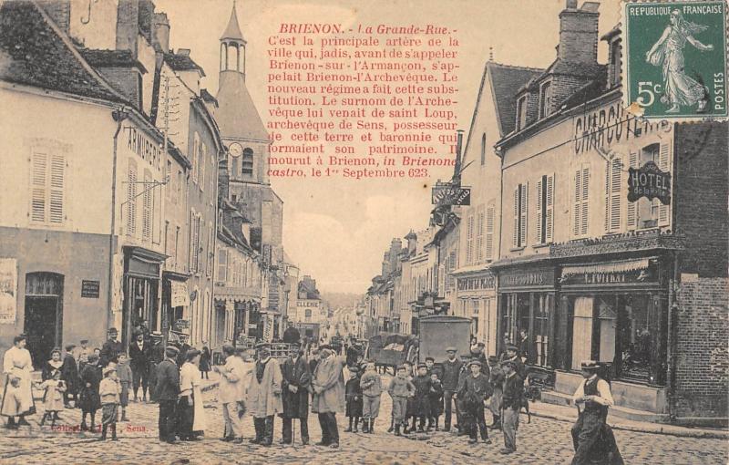 Carte postale ancienne Brienon - La Grande Rue