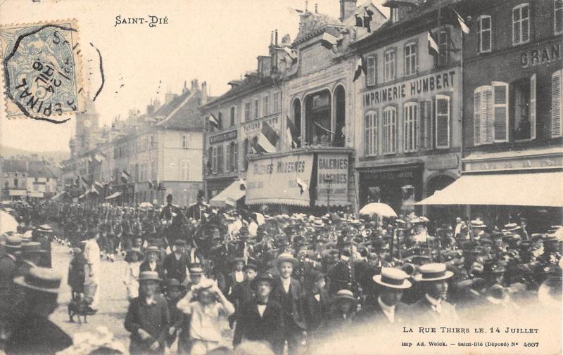 Carte postale ancienne Saint Die - La Rue Thiers Le 14 Juillet
