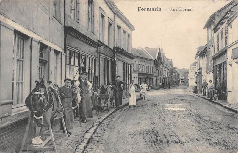 Carte postale ancienne Formerie - Rue Dornat - Sellier Bourreliers à Formerie