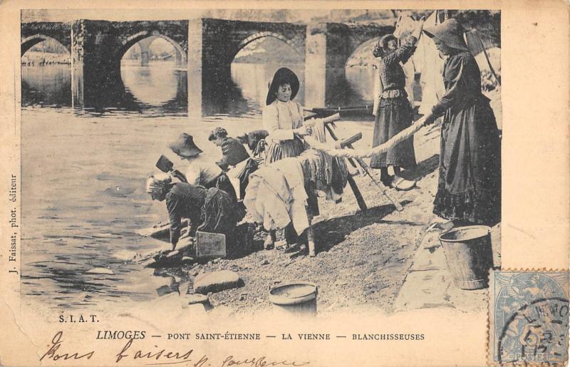 Carte postale ancienne Limoges - Pont Saint Etienne - La Vienne - Blanchisseuses à Limoges