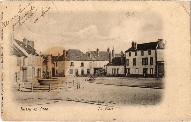 Carte postale ancienne Bussy en Othe la place à Bussy-en-Othe