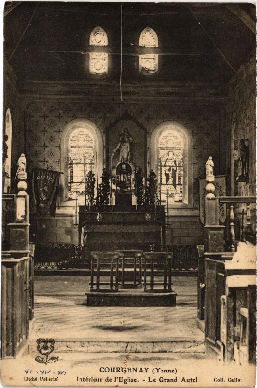 Carte postale ancienne Courgenay interieur de l'eglise le grand Autel à Courgenay