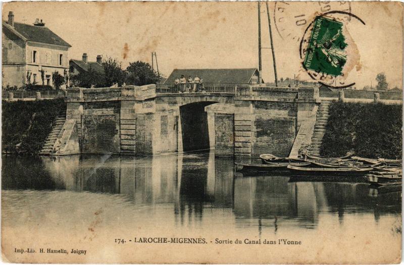 Carte postale ancienne Laroche Migennes Sortie du Canal à Migennes