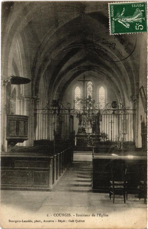 Carte postale ancienne Courgis interieur de l'eglise à Courgis