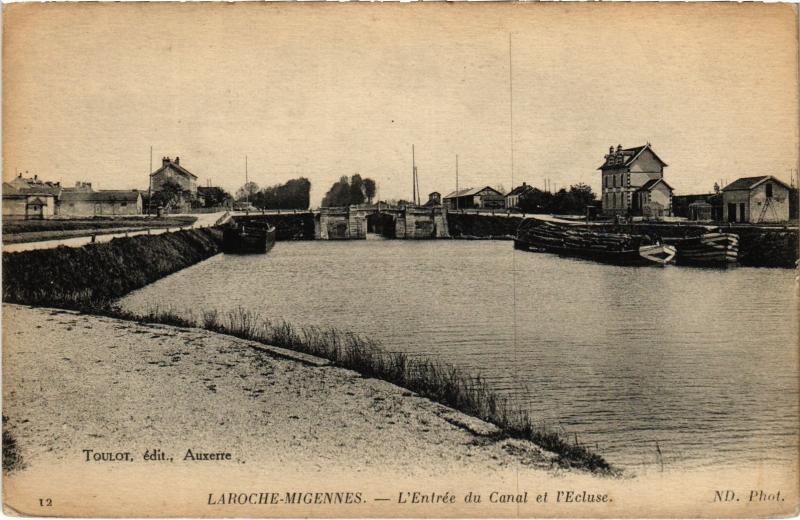 Carte postale ancienne Laroche Migennes entree du Canal à Migennes