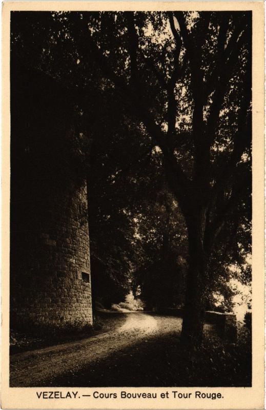 Carte postale ancienne Vezelay Cours Bouveau Tour Rouge